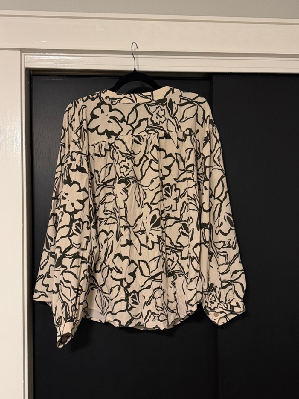 Beige Floral Button-Down Shirt with Balloon Sleeves - Picture 3 of 3